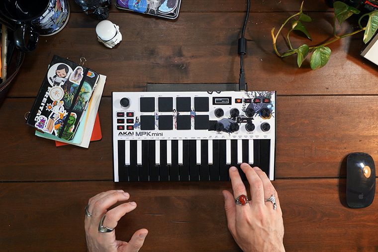 Arturia MiniLab 3 vs Akai MPK Mini MK3 | Which MIDI Controller is